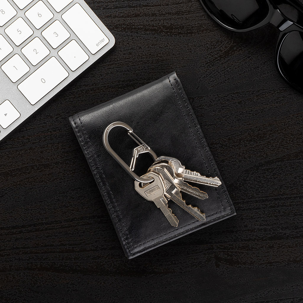 鍵を取り付けたGカラビナー#2シルバー