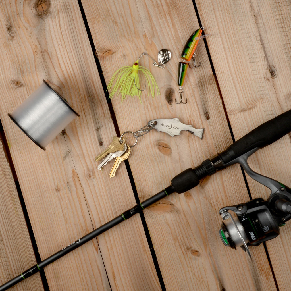 ドゥーヒッキー フィッシュキーツールのカラビナを使用