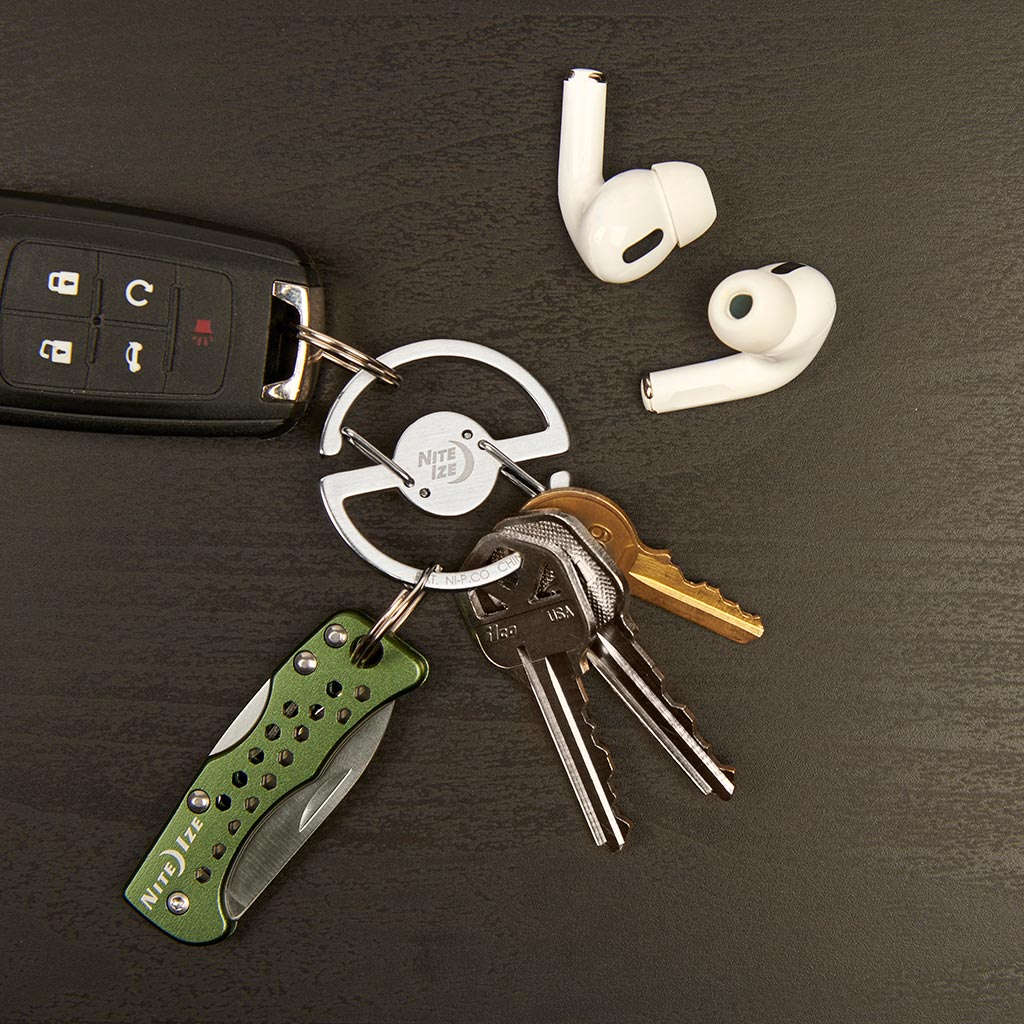 メダリオン キーカラビナーをキーリングとして使用し鍵を管理