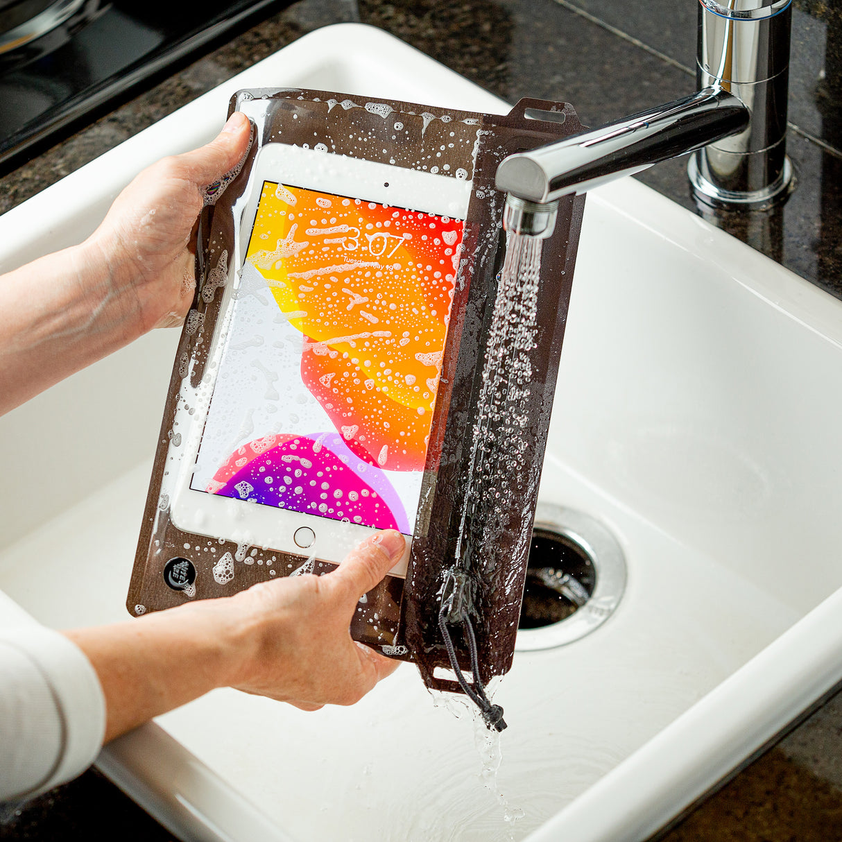 ランオフ ウォータープルーフ トラベルポーチM