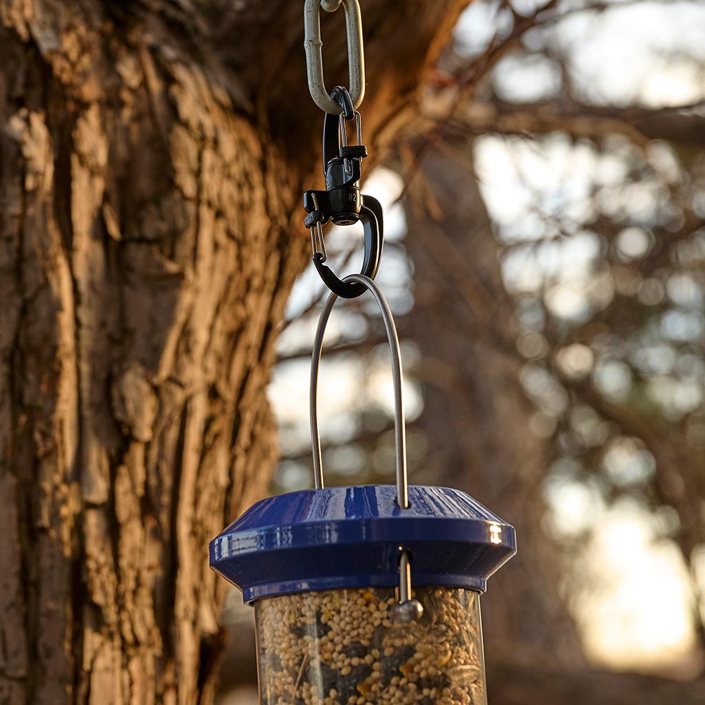 木にぶら下げたエスビナー360° スライドロックカラビナー#2