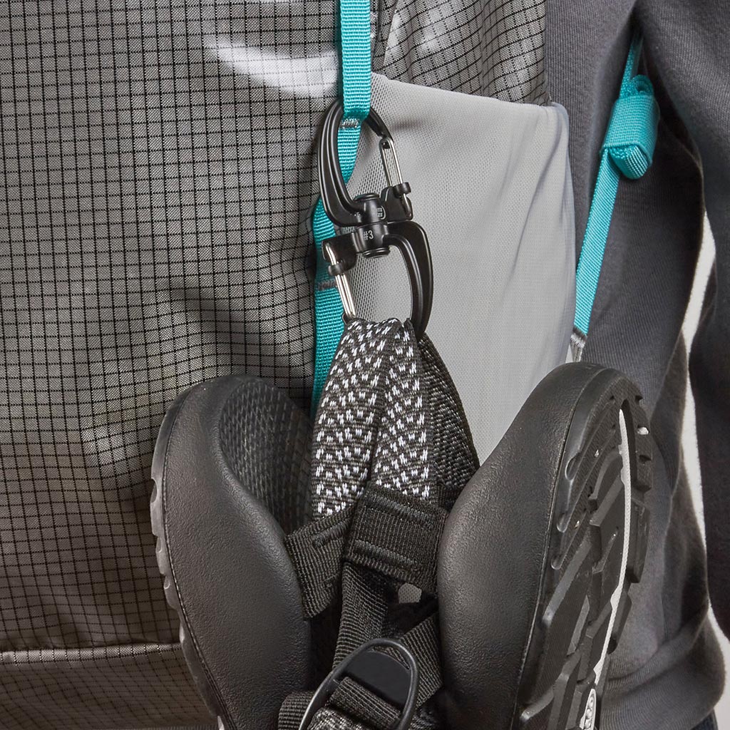 リュックに付けたエスビナー360°スライドロックカラビナー#3