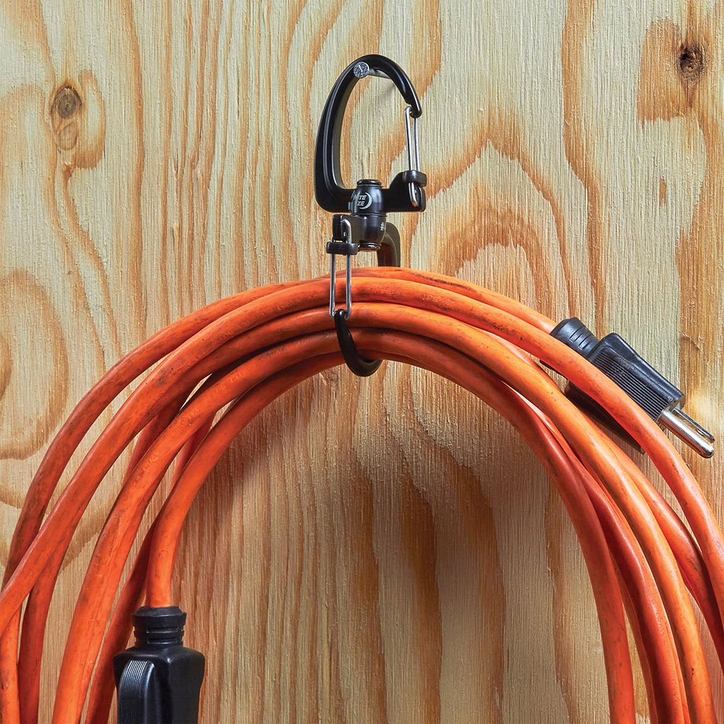 コードを吊るしたエスビナー360°スライドロックカラビナー#4