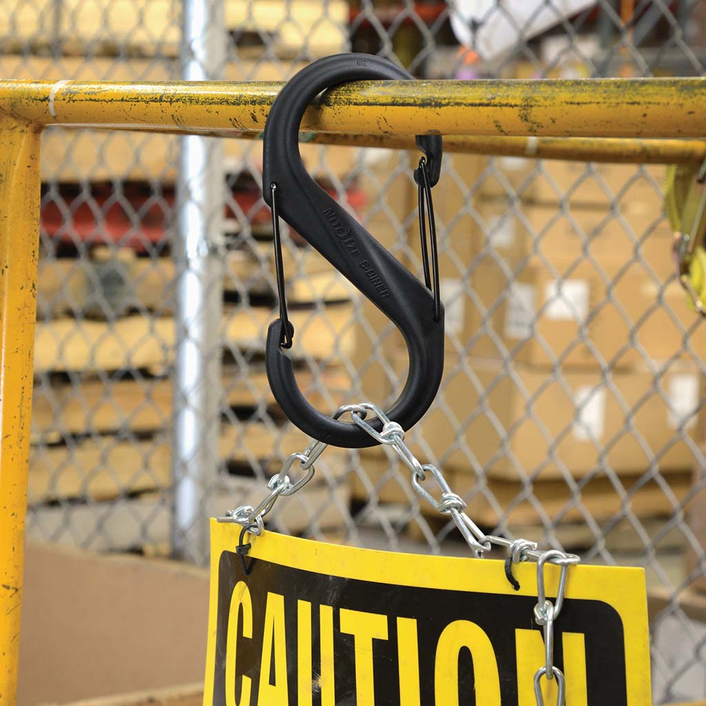 チェーンを吊るしたエスビナープラスチック#8ブラック