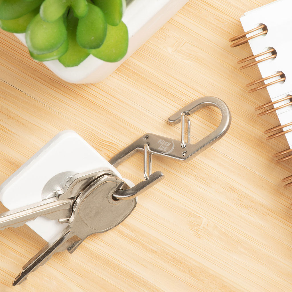 鍵とtileがついたZカラビナー#2