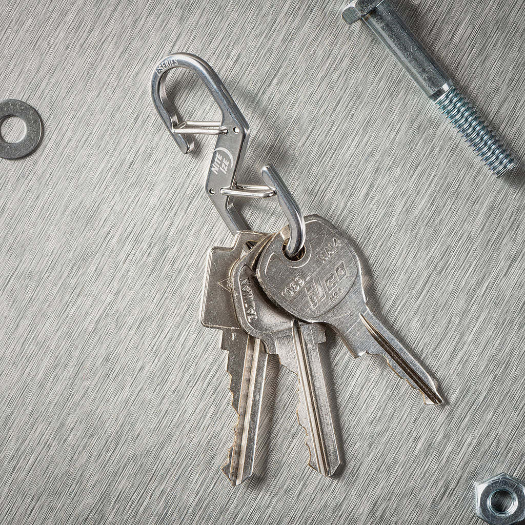 3本の鍵がついたZカラビナー#2